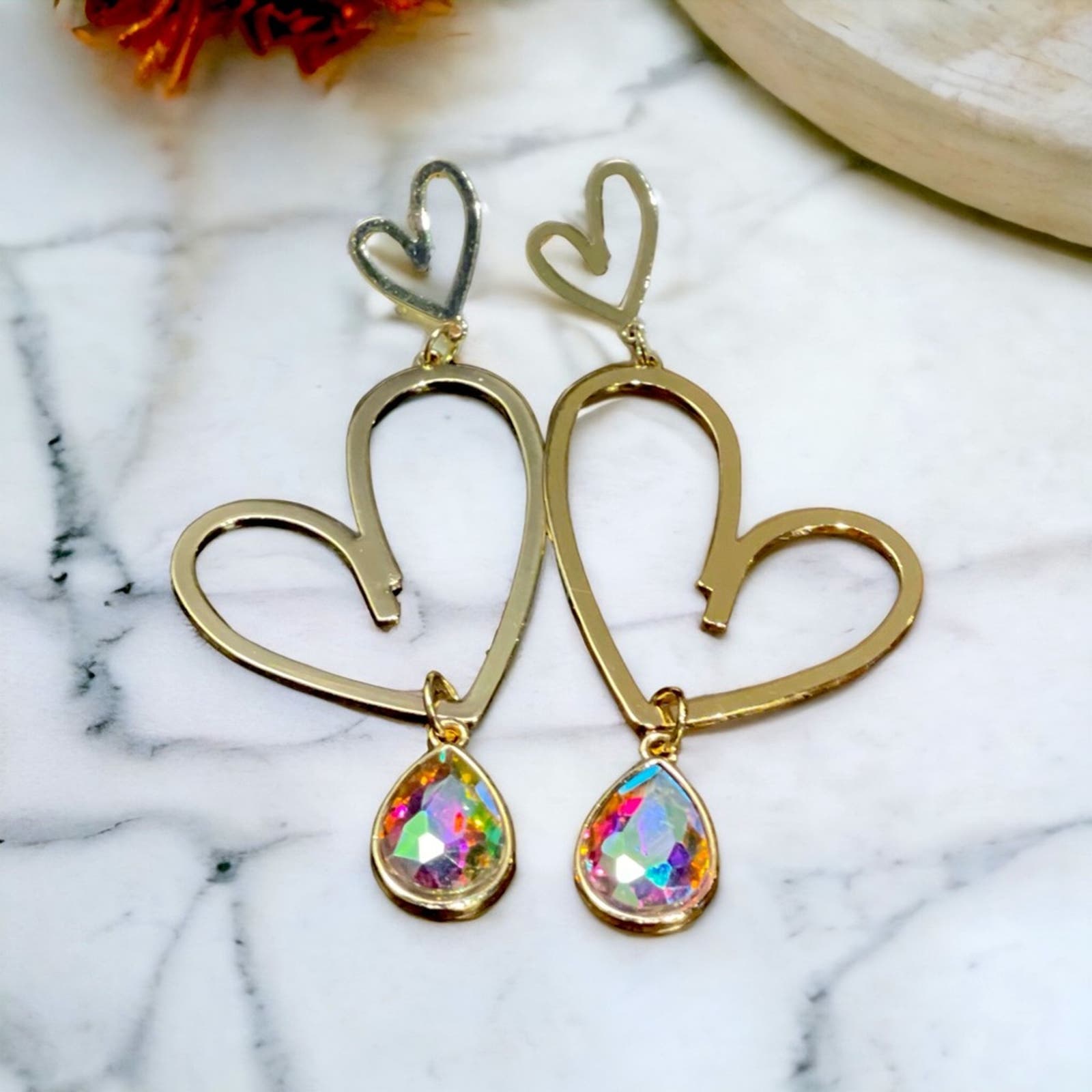 - Dangling Gold Fashion Earrings Heart Shaped 25$